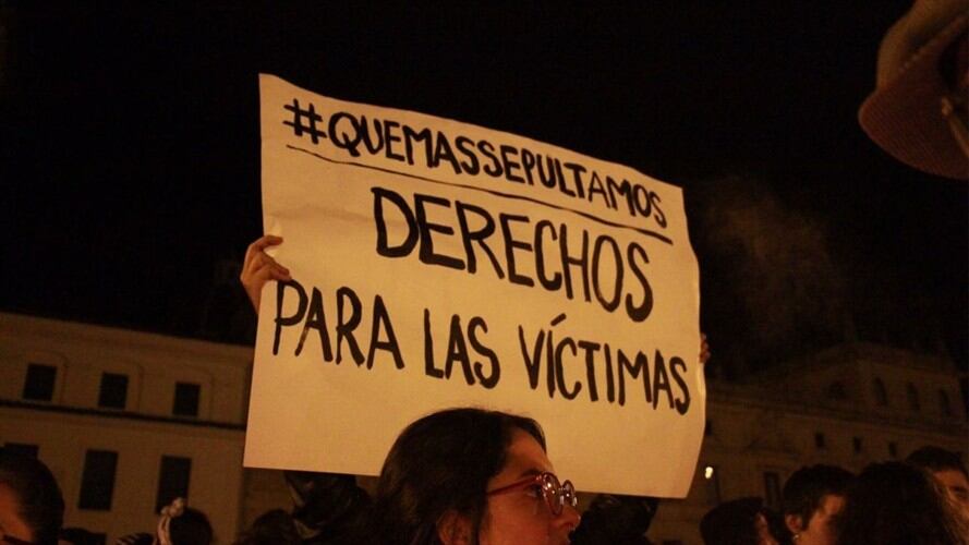 Cartel en velatón por las victimas de asesinato.. Foto: W Radio