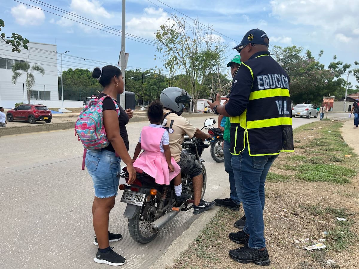 Niños menores de 10 años no pueden transportase en motocicletas: DATT advierte peligros y sanciones
