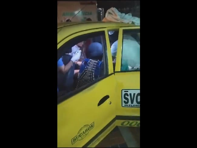 ¡En plena carrera dio a luz! Mujer tuvo un bebé en un taxi en Bucaramanga