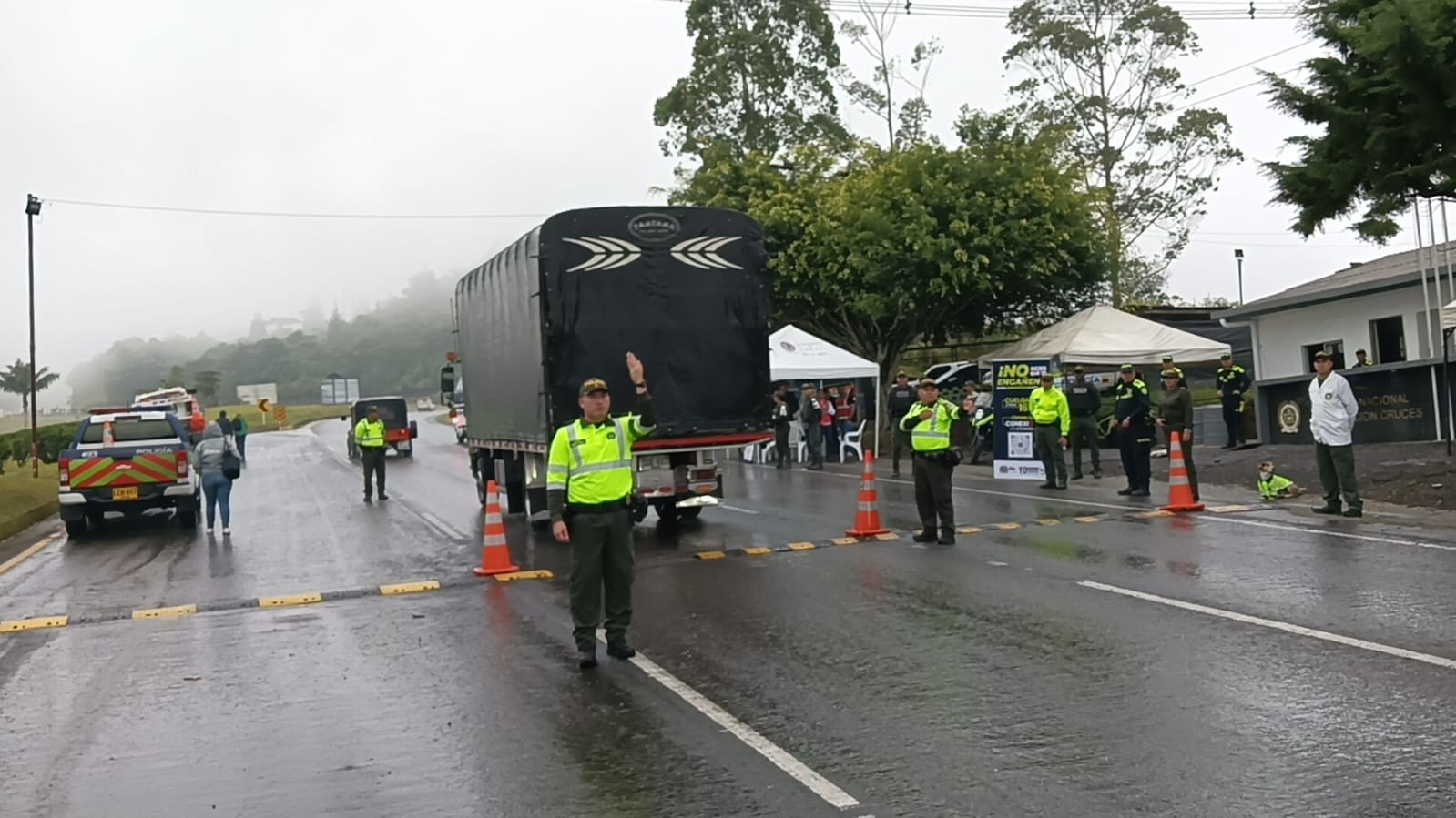 Policía mantendrá los puestos de control en las vías del Quindío. Foto: Adrián Trejos