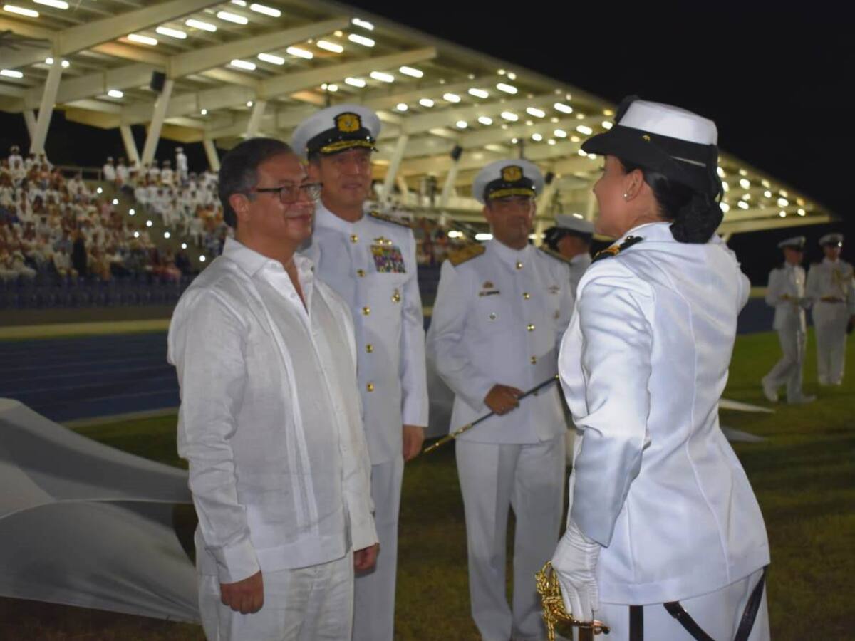 Tres indígenas y un afrocolombiano ahora son oficiales de la Armada de Colombia