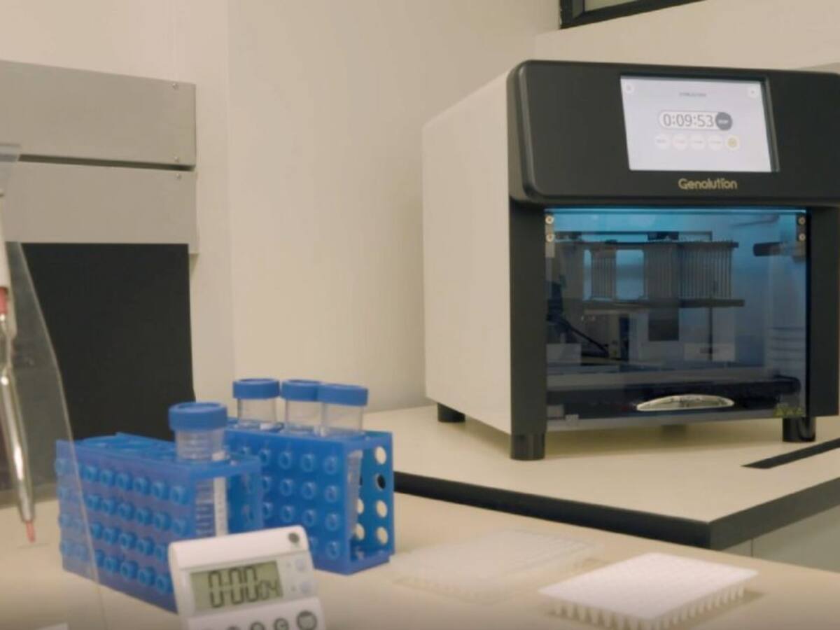 Distrito adquirió 2 robots que procesan 3 veces más rápido un test de COVID