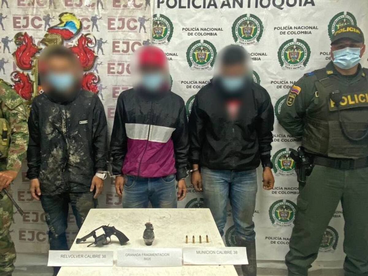 En La Cruzada capturan a tres hombres con una granada, un arma y municiones