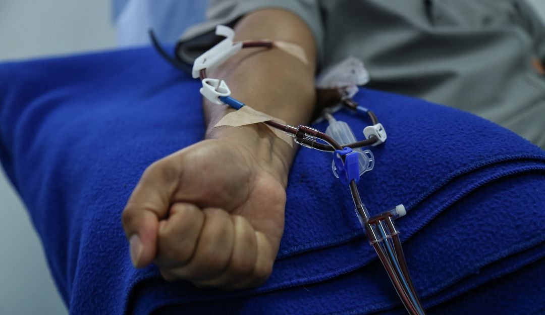 Menor permanece en coma inducido, tras recibir un disparo aparentemente de un policía.