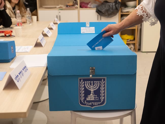 Si bien el partido del primer ministro fue el más votado, ninguna coalición ha obtenido las mayorías para liderar el gobierno.
(Foto: Noam Galai/Getty Images)
