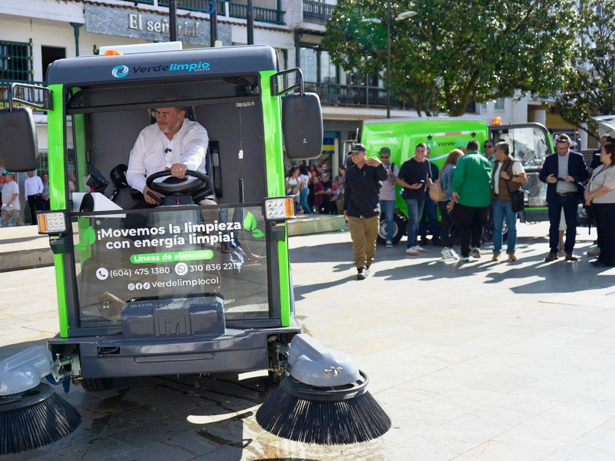 Rionegro estrena sus primeras dos barredoras 100 % eléctricas para el aseo urbano