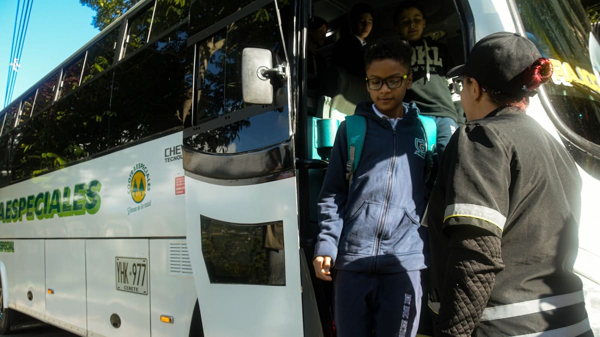 Inversión en transporte estudiantil busca asegurar la permanencia escolar en Medellín