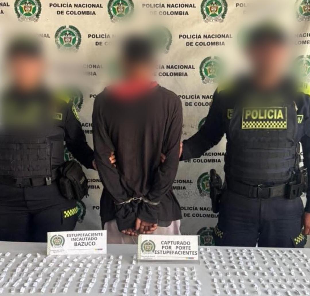El presunto expendedor fue sorprendido por la Policía en el barrio Las Margaritas. Tiene ocho anotaciones judiciales por delitos relacionados con drogas