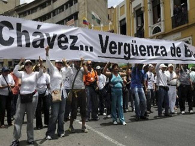 Oposición califica de “irresponsabilidad” decir que Chávez está ejerciendo sus funciones