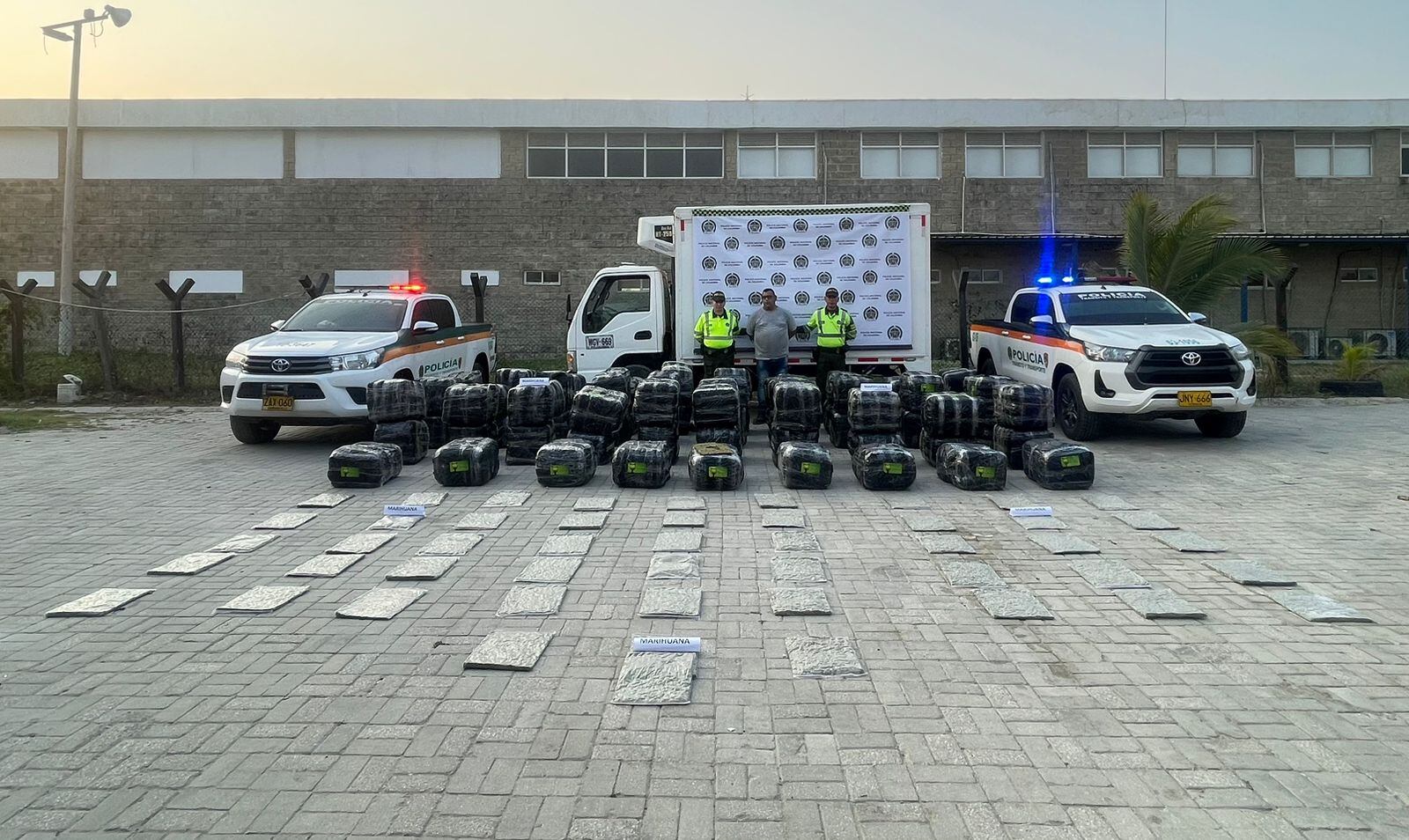 Incautación de marihuana en el peaje Laureano Gomez en el kilometro 5 de la via Barranquilla - Santa Marta// foto cortesía