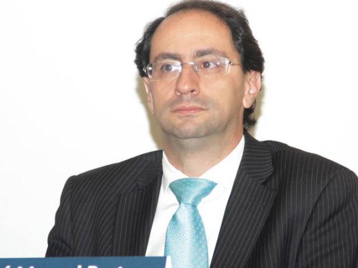 Al 'recorte presupuestal' hay que acompañarlo con la reforma tributaria: Restrepo