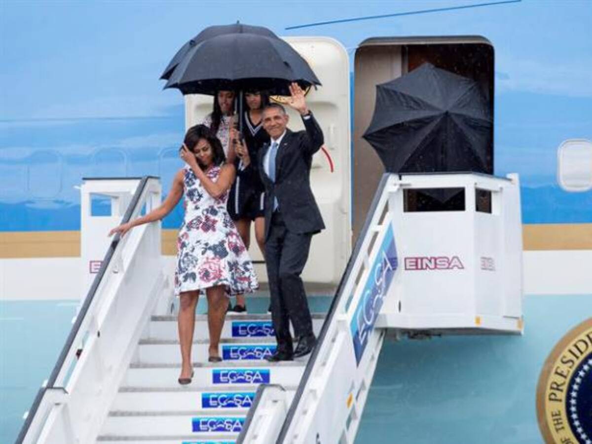 ¿Que bolá Cuba? Just touched down here: Obama al llegar a La Habana