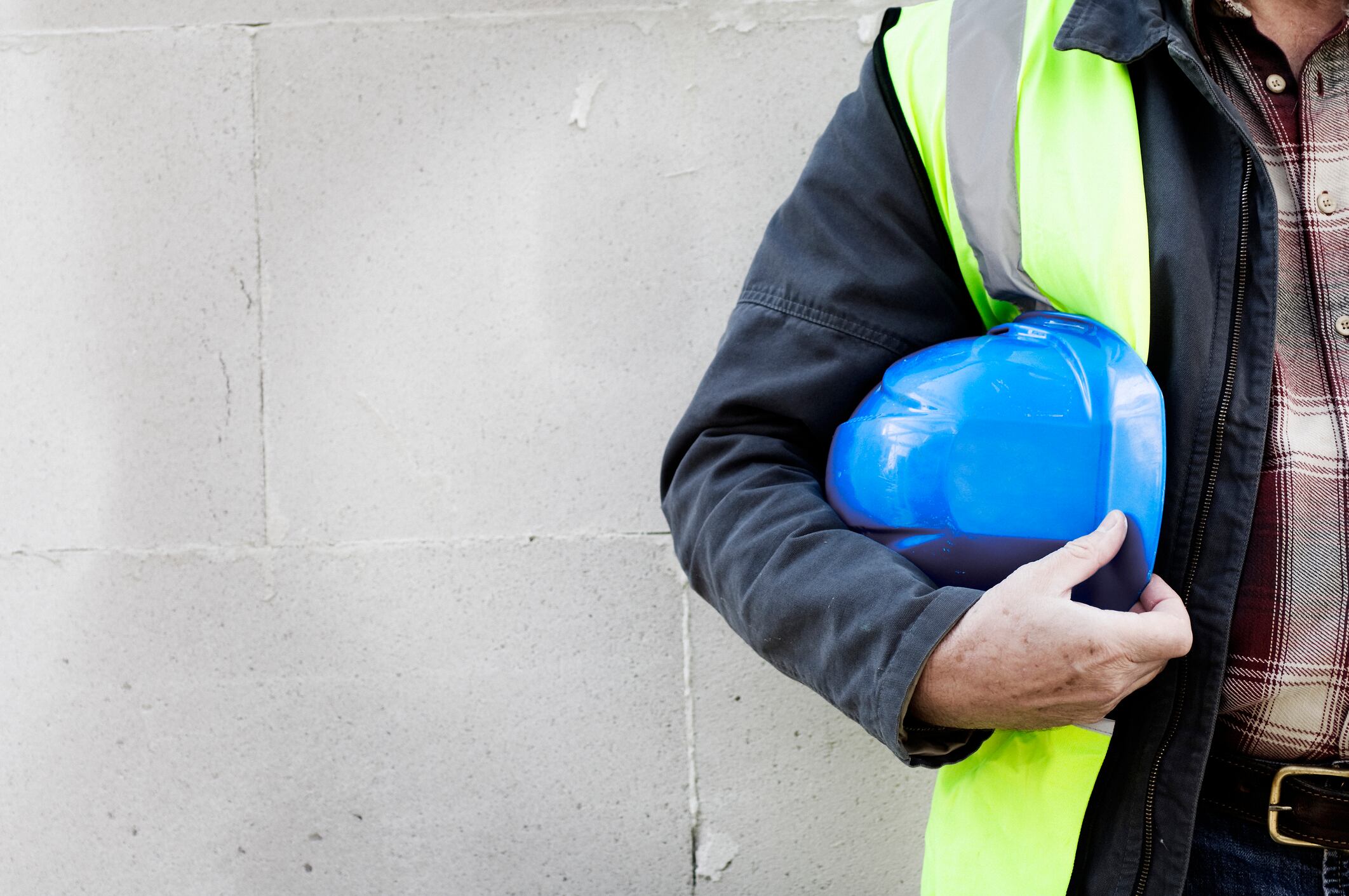 Imagen de referencia de trabajadores de hidroeléctrica. Foto: Getty Images.