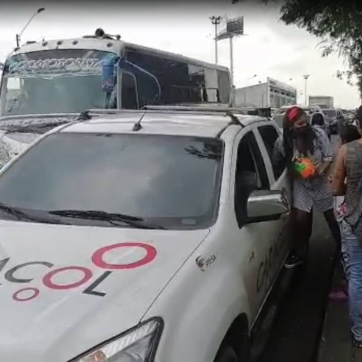 Caracol Radio Cali y 10 AM Hoy por Hoy entregaron regalos a los niños