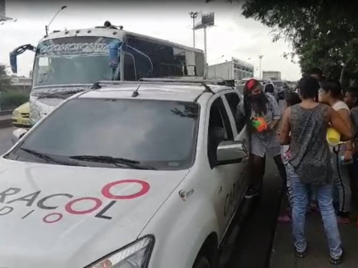 Caracol Radio Cali y 10 AM Hoy por Hoy entregaron regalos a los niños