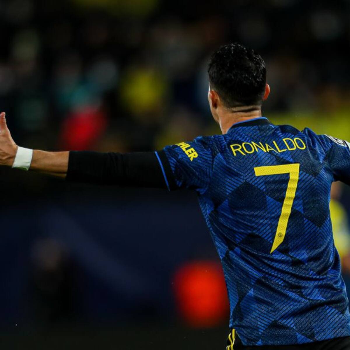 Cristiano Ronaldo guía al Manchester United a los octavos de la Champions