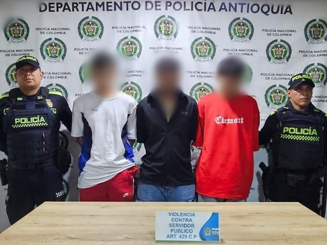 Capturados por el delito de agresión a servidor público- foto policía Antioquia
