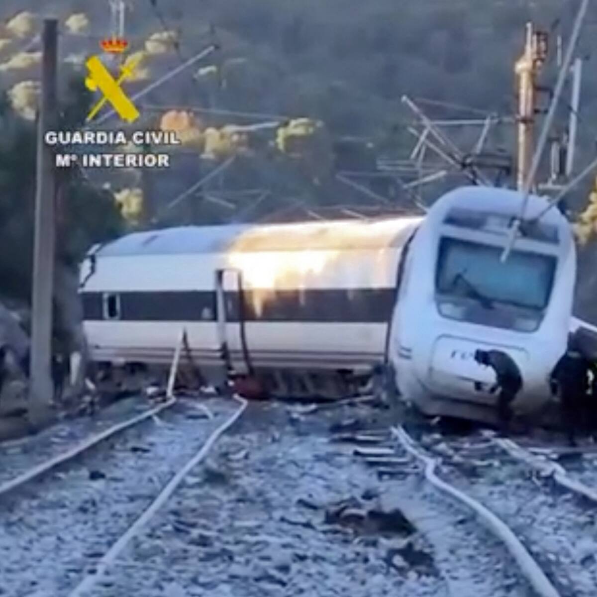 Estremecedor relato de sobreviviente a accidente de tren en España: “la gente se pisaba para salir”