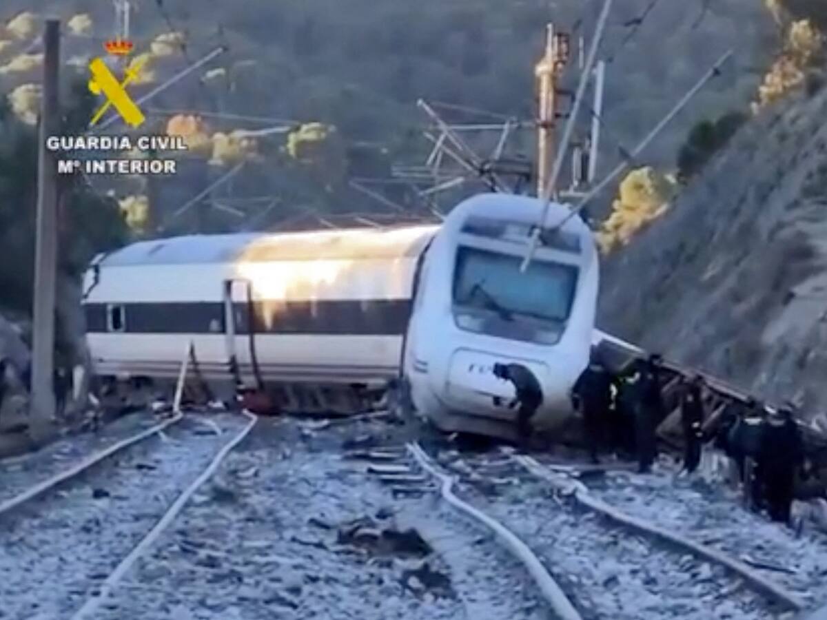 Accidente de trenes en España: problema de soldadura habría causado siniestro que ya deja 40 muertos