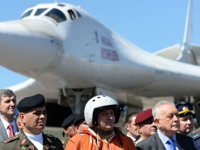 Los bombarderos rusos son aviones de museo: embajador de EE.UU en Colombia