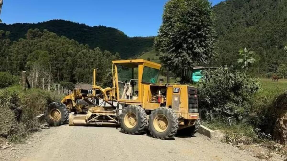 Por retrasos en las obras comunidad bloquea vías del Hermanamiento en el oriente de Caldas