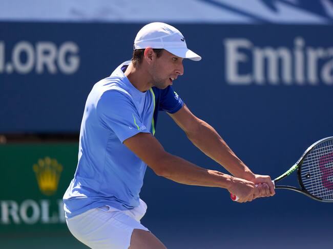 NEW YORK, NEW YORK - SEPTEMBER 02: Daniel Galan of Colombia returns a ball to Alejandro Davidovich of Spain during their Men's Singles Third Round match on Day Five of the 2022 US Open at USTA Billie Jean King National Tennis Center on September 02, 2022 in the Flushing neighborhood of the Queens borough of New York City. (Photo by Diego Souto/Quality Sport Images/Getty Images)