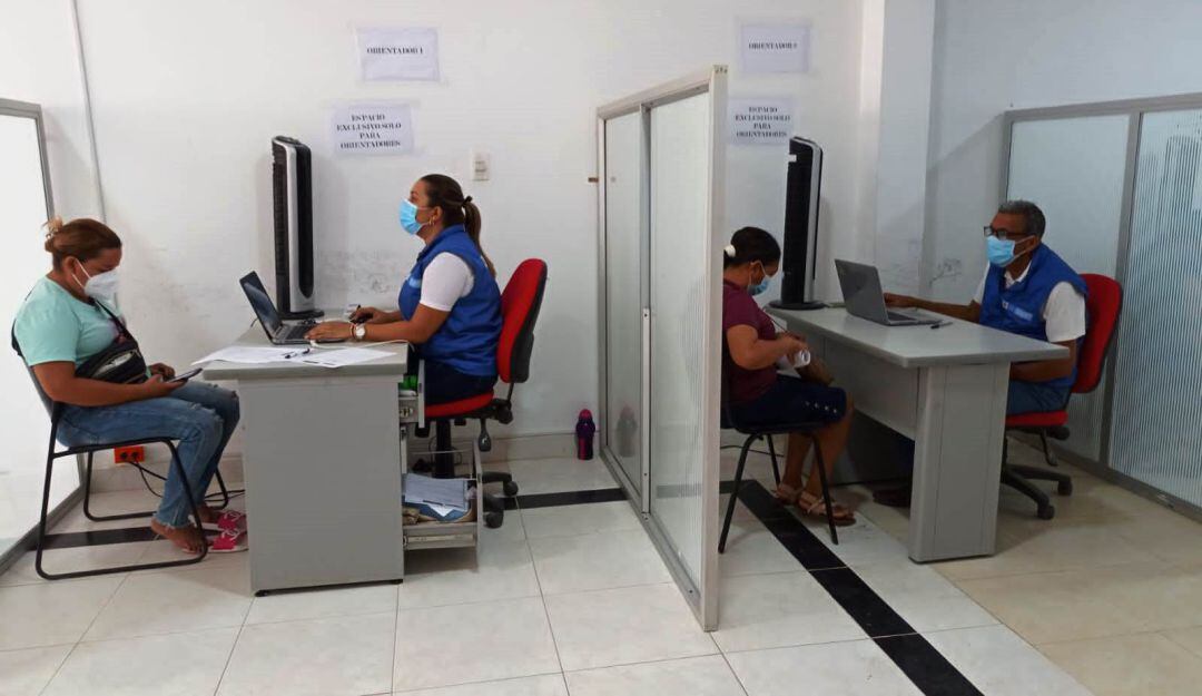 La atención se da con agendamiento o cita previa solicitada a través de las líneas telefónicas habilitadas y en los horarios establecidos