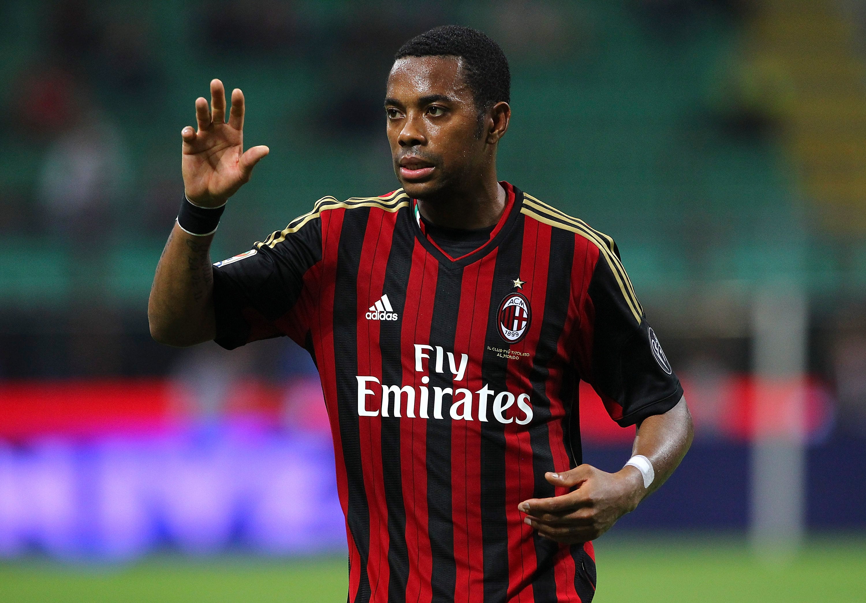 Robinho fue condenado a nueve años de prisión en Italia.