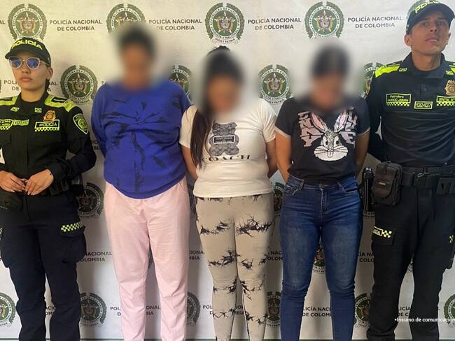Tres mujeres capturadas por comercializar imágenes sexuales. Foto: Fiscalía General de la Nación.