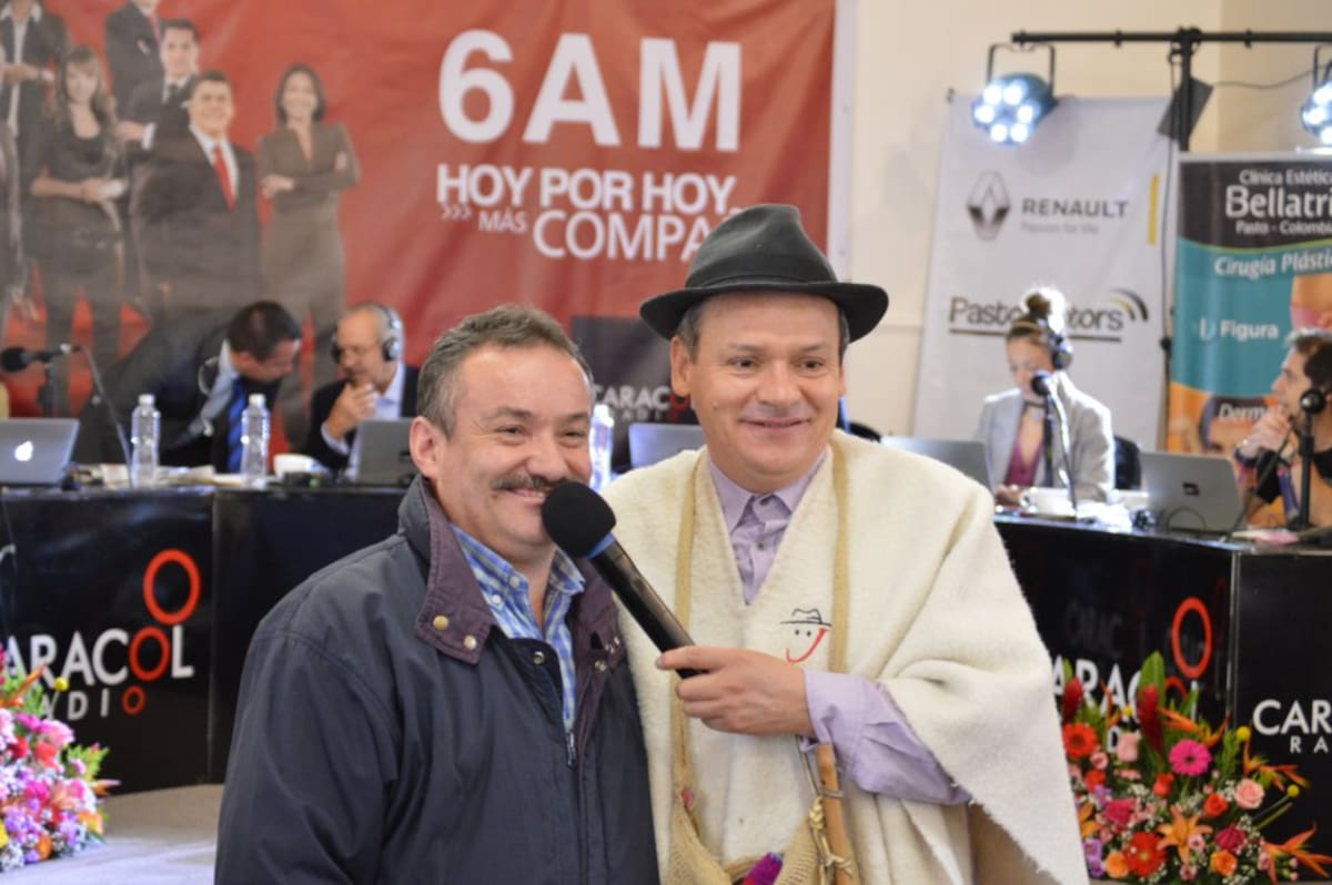 Darío Arizmendi, Darcy Quinn, Erika Fontalvo, Patricia Pardo, César Augusto Londoño y el humrista Don Jediondo, acompañados de la directora del Servicio Informativo de Caracol Radio en Pasto, Claudia Ortega, acompañan al pueblo nariñense.