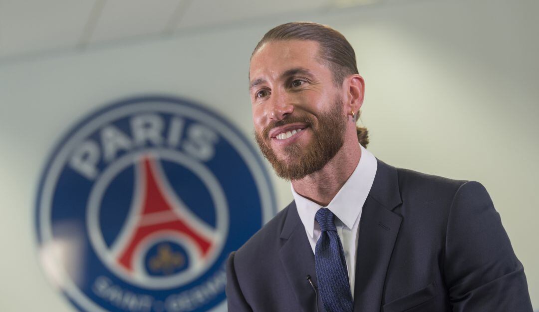 Sergio Ramos en su presentación con el PSG