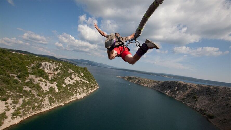 Video registró rompimiento de un arnés durante salto de bungee en San Gil. Foto: Getty Images