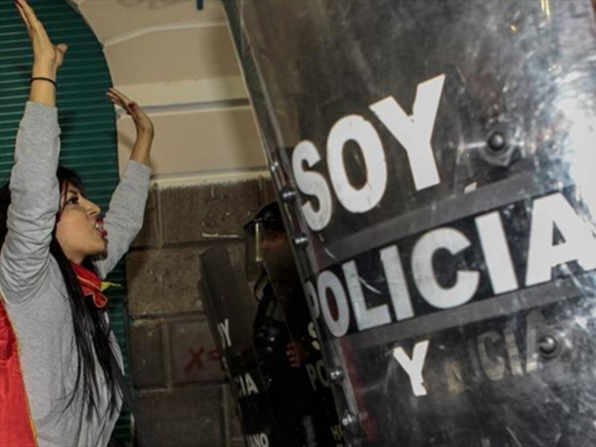 Choques entre opositores y Policía en Ecuador dejan 5 uniformados heridos