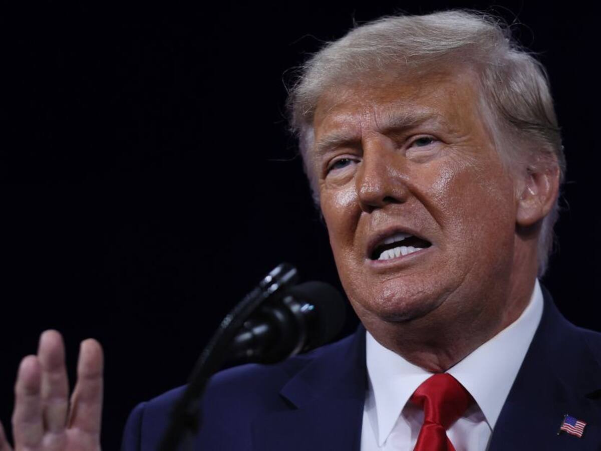 Donald Trump aparece en evento para rescatar perros de China