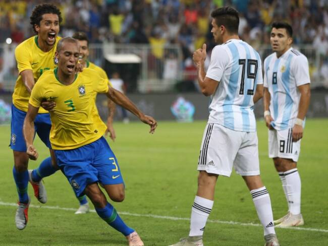 Con gol en el final, Brasil ganó a Argentina en el clásico sudamericano