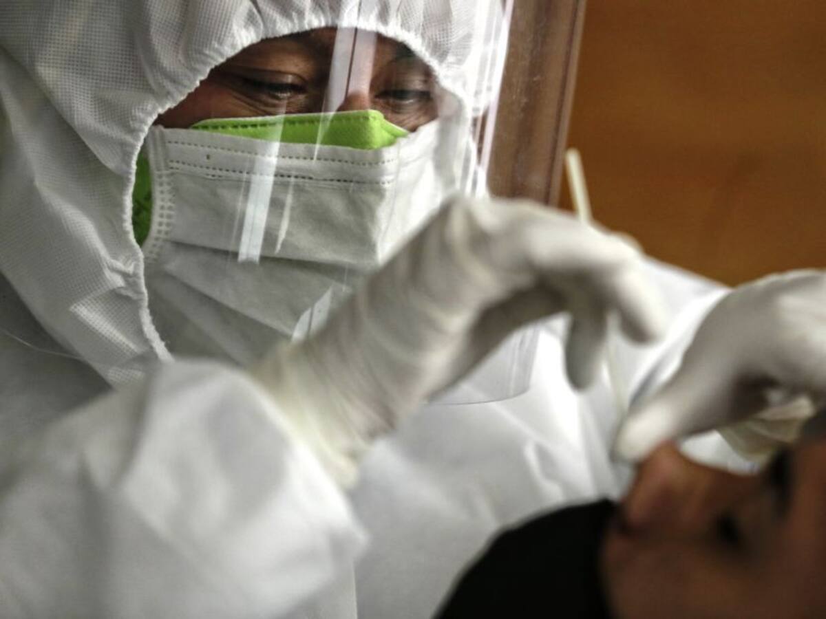 Se podrían dar más picos de contagio por represamiento de pruebas COVID-19