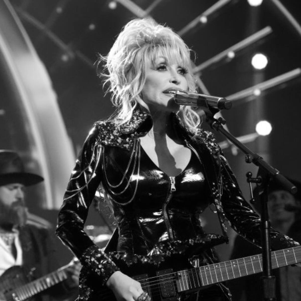 ¿Quién fue Dolly Parton, cantante leyenda del country? Perfil y legado musical