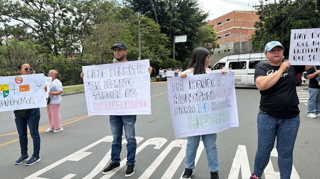 Padres de familia de los jóvenes muertos