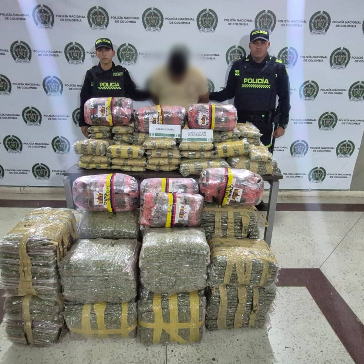Un hombre fue sorprendido transportando 240 kg de marihuana en el norte del Valle de Aburrá