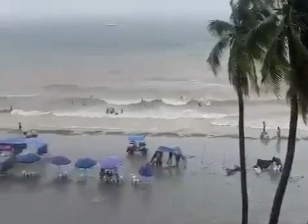 Captura de video fuertes lluvias en El Rodadero, Santa Marta