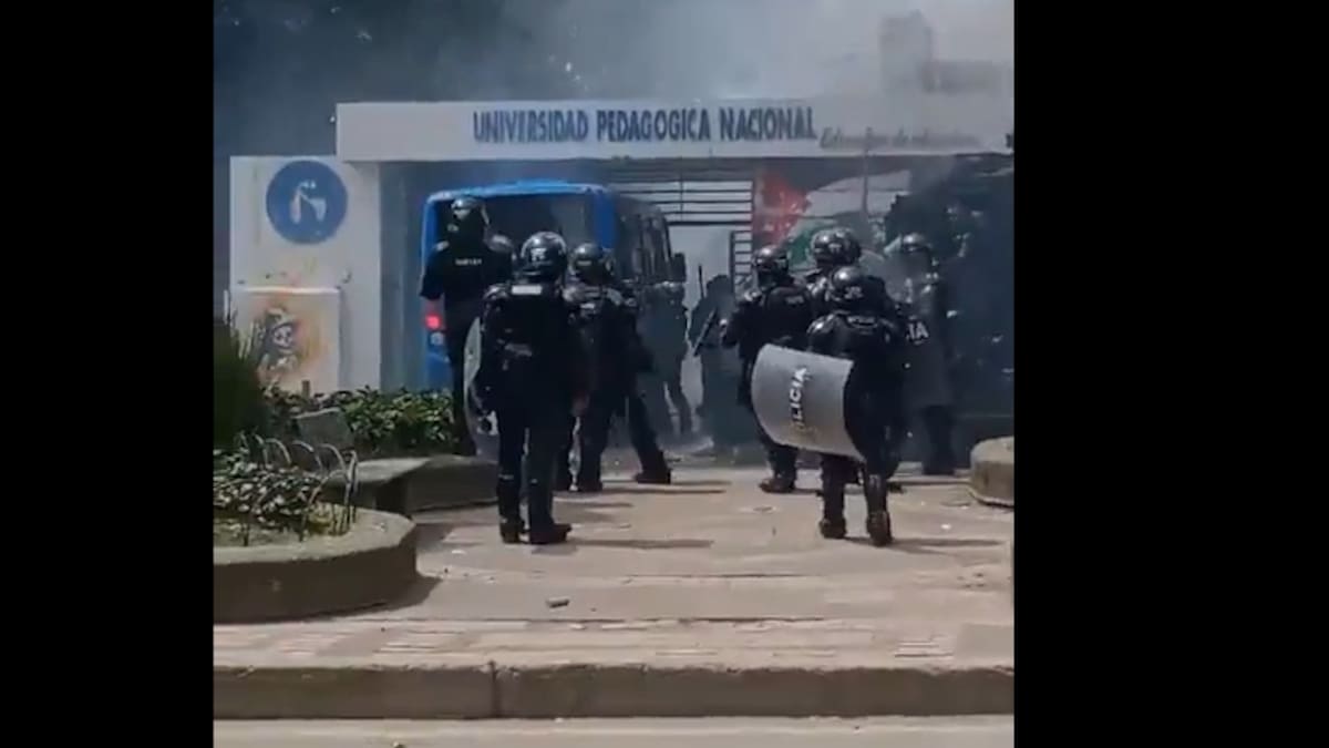 VIDEO | Encapuchados intentan ingresar bus del SITP a la U. Pedagógica de Bogotá