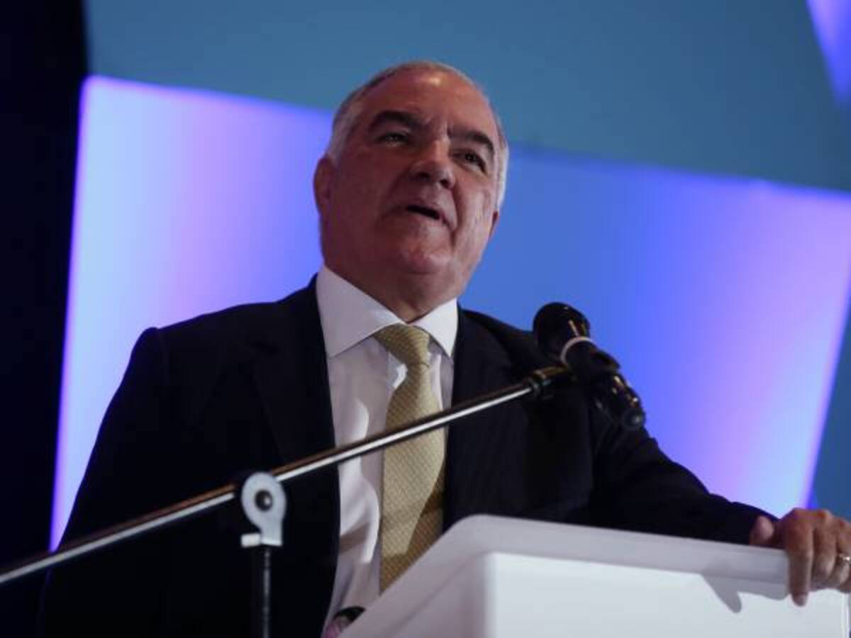 Contralor dice que se debe cuestionar el trabajo de las Fuerzas Armadas