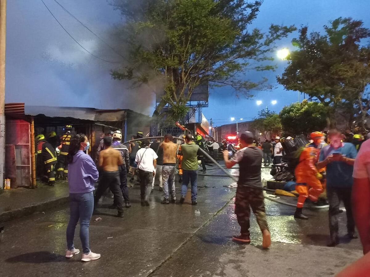 Familias damnificadas por incendio en Armenia piden solidaridad y ayudas