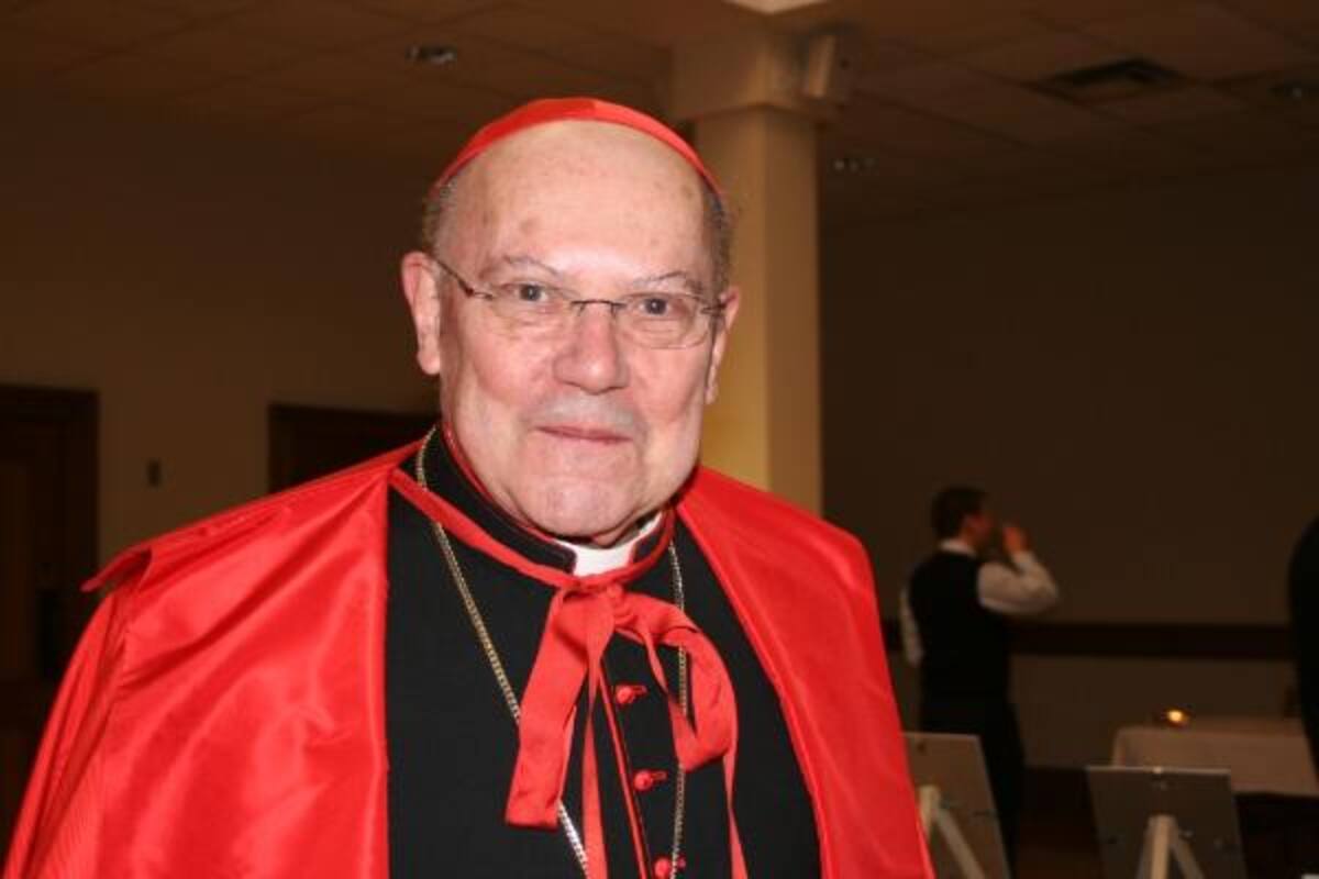 William Joseph Levada, tiene 76 años,  actualmente es prefecto emérito de la Congregación para la Doctrina de la Fe y presidente emérito de la Comisión Pontificia “Ecclesia Dei”, de la Comisión Teológica Internacional y de la Comisión Pontificia Bíblica.