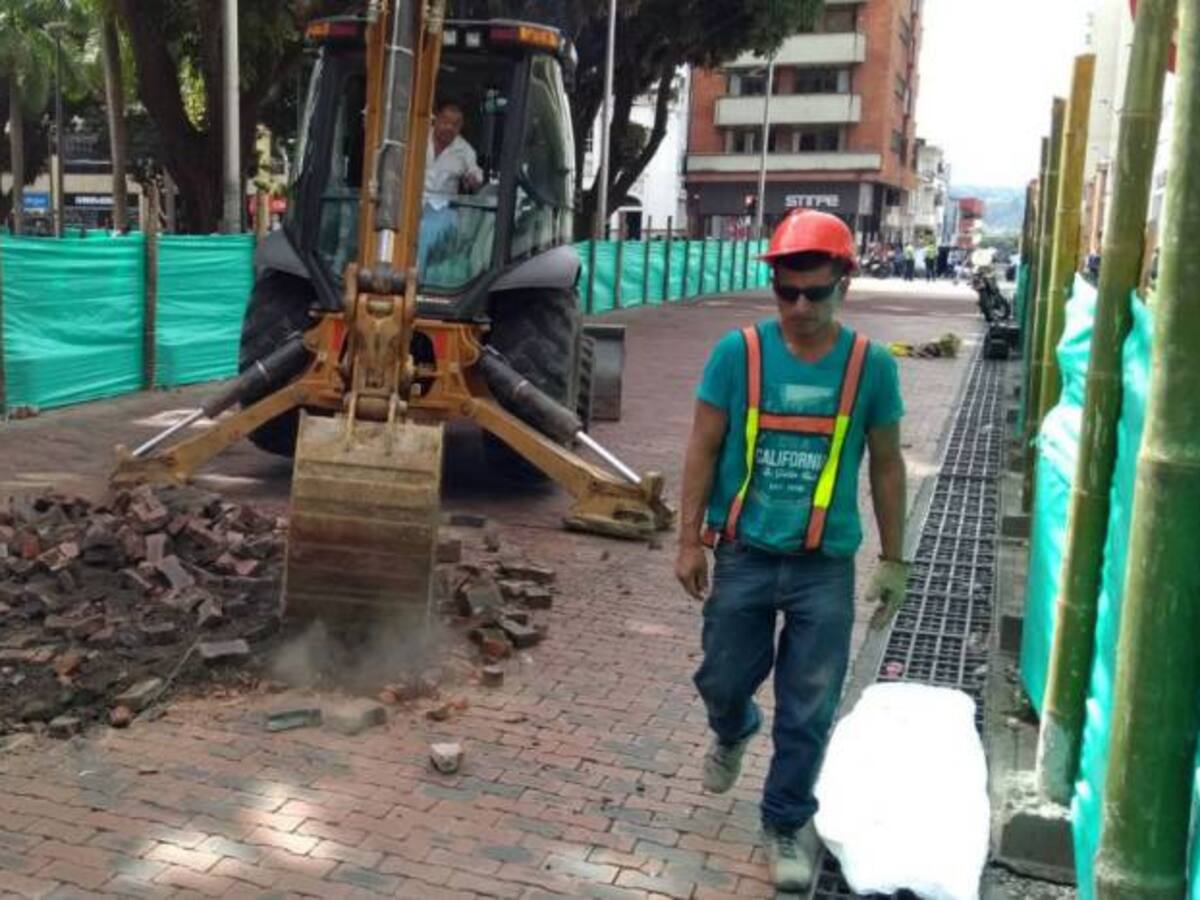 Empezó la intervención de los adoquines en plaza de Bolívar