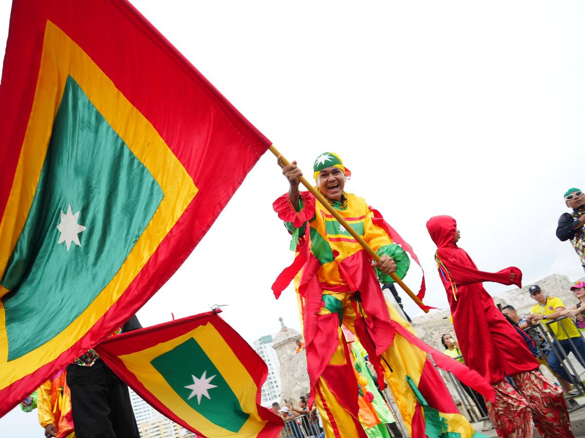 Apoteósico desfile de Fiestas de Independencia del 11 de Noviembre en Cartagena
