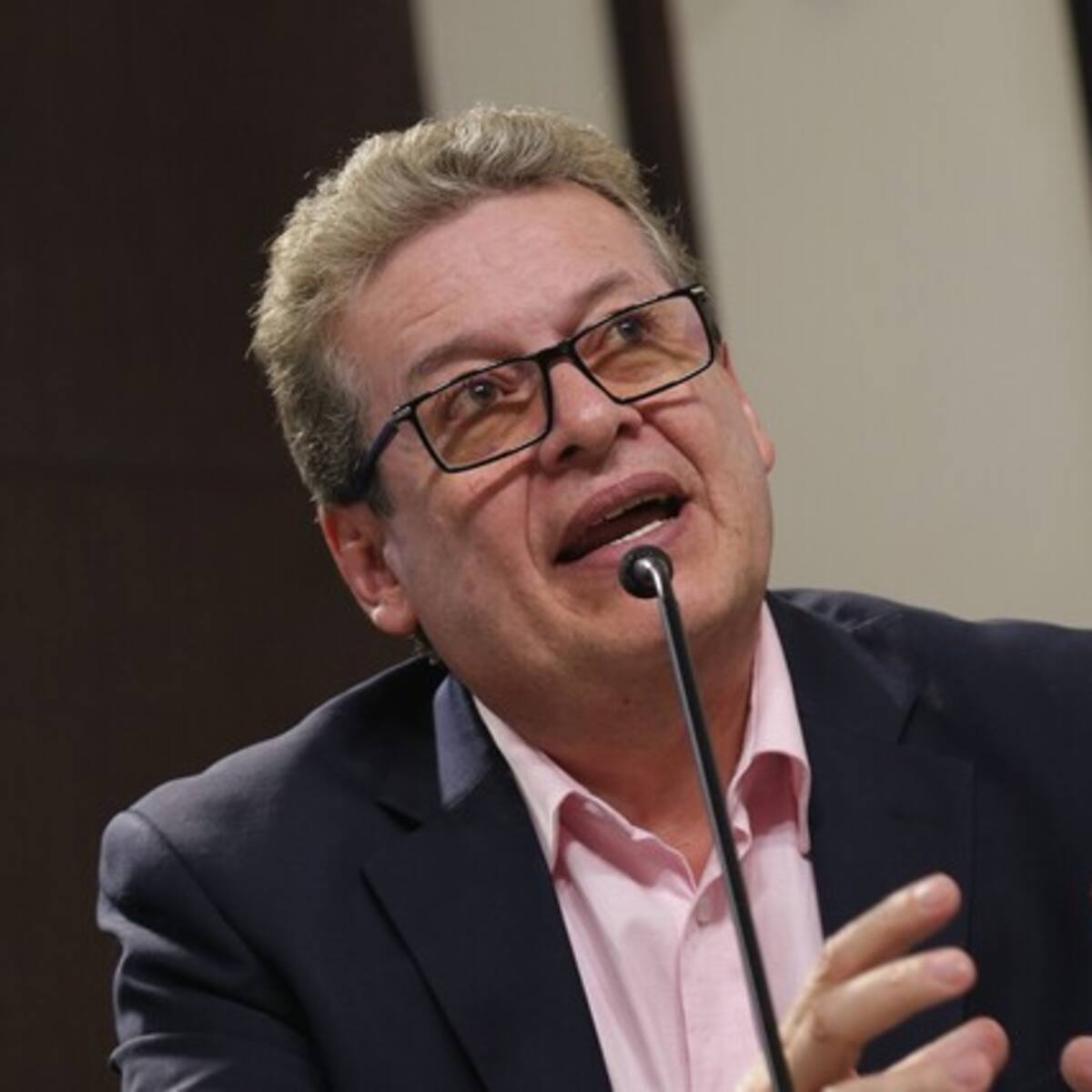 Algunos sectores al interior de la fuerza pública quieren sabotear la paz: Alirio Uribe