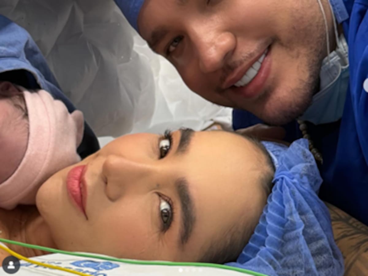 Paola Jara Y Jessi Uribe reciben a su hija Emilia: un nuevo capítulo en su historia de amor