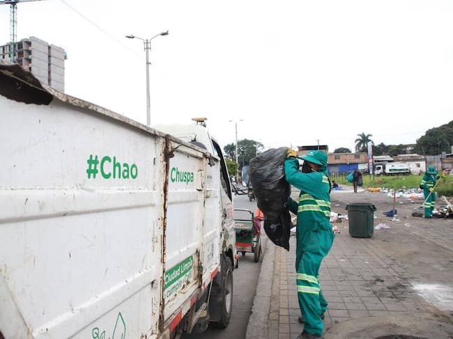 La empresa pública de aseo de Cali, Emsirva, desde el 2005 quedó en posesión de la Superintendencia de Servicios Públicos, por razón de su liquidación, debido a las fallas que había presentado el servicio, así como las deudas con los acreedores.