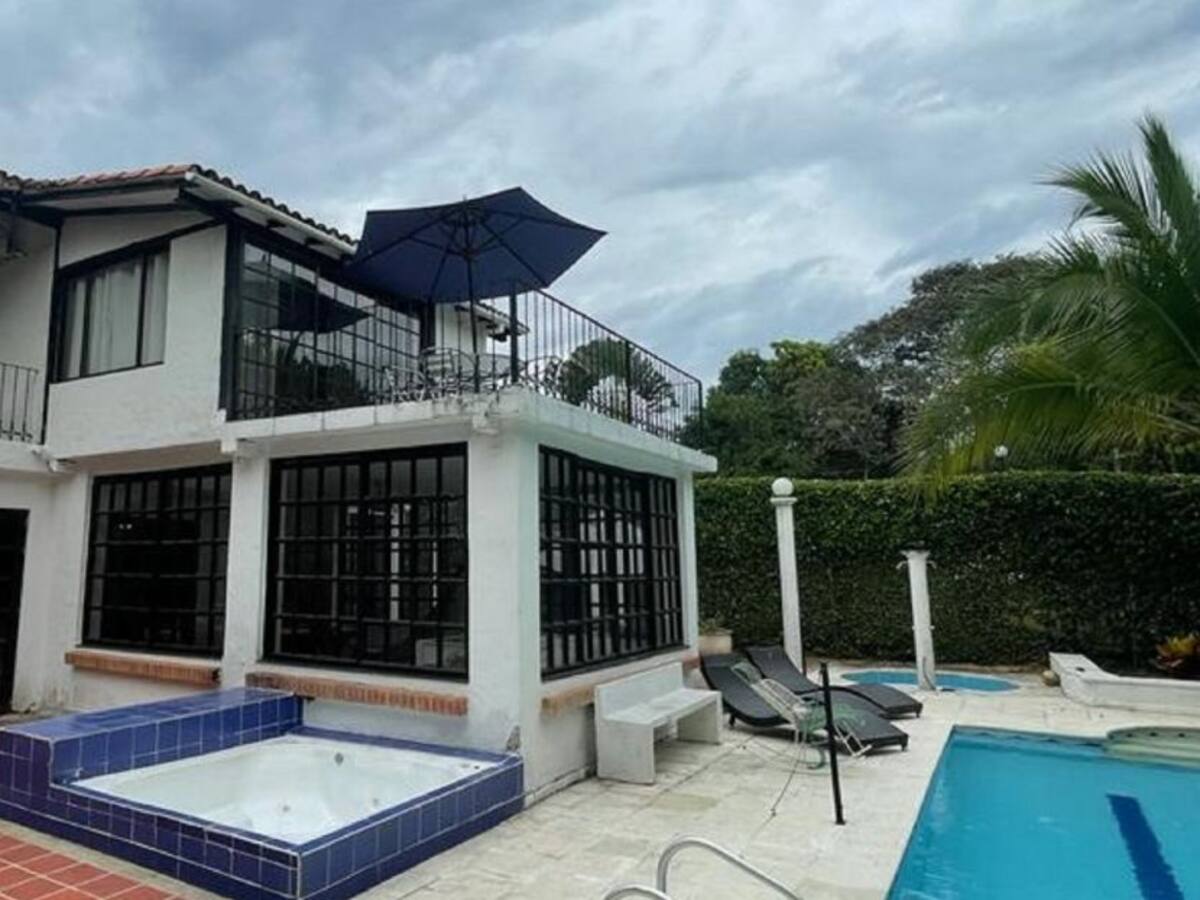 Más de $50 millones robaron en asalto masivo en casa de descanso de Melgar